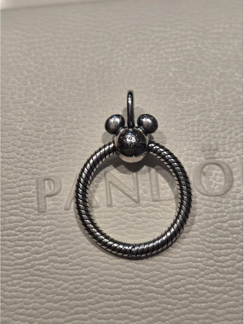 Pandora mickey mouse o pendant